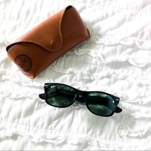Black Wayfarer Ray Bans